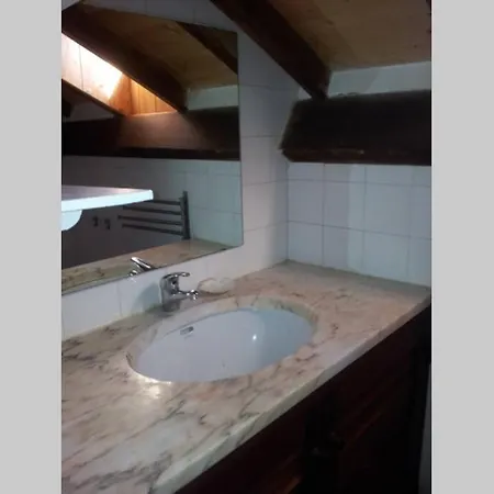 House - Island * تافيرا